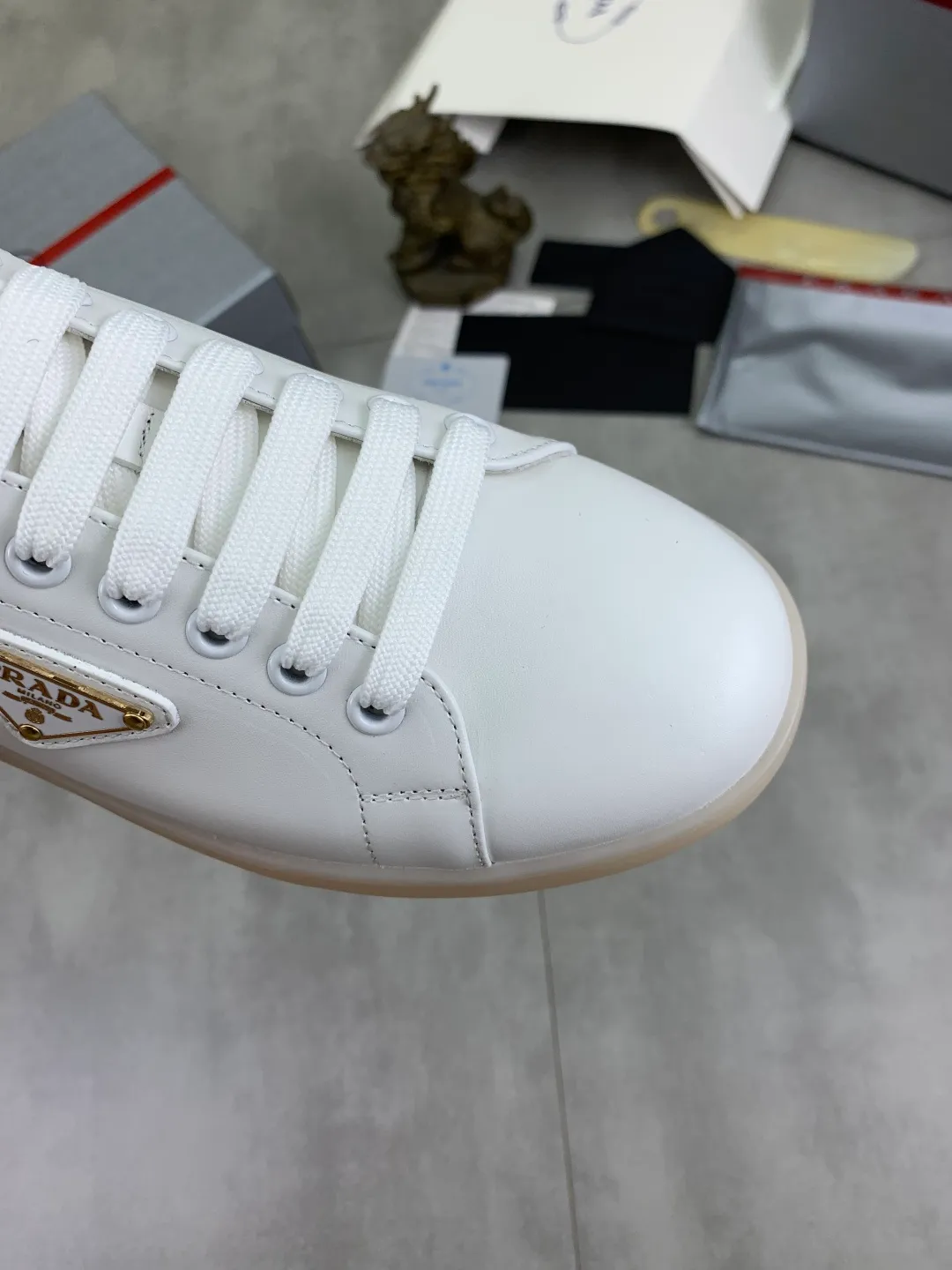 Men's shoes 💰P540💰【New model】The hot model is on the official website, 🆘 The trendy brand (Prada) mainly promotes the hot model, the avant-garde and versatile fashion men's shoes are privately modeled, the cowhide surface is spliced 1:1.. The fashion is simple, the original imported cowhide lining and the cowhide feet; the atmosphere and personality are more fashionable, eye-catching and pursuing class. It will subvert the old idea and be a must-have for fashion trendsetters with you! Must keep it for yourself! Tall and comfortable, large and low, high-end quality workmanship. Size: 38-45; 3️⃣colors available.